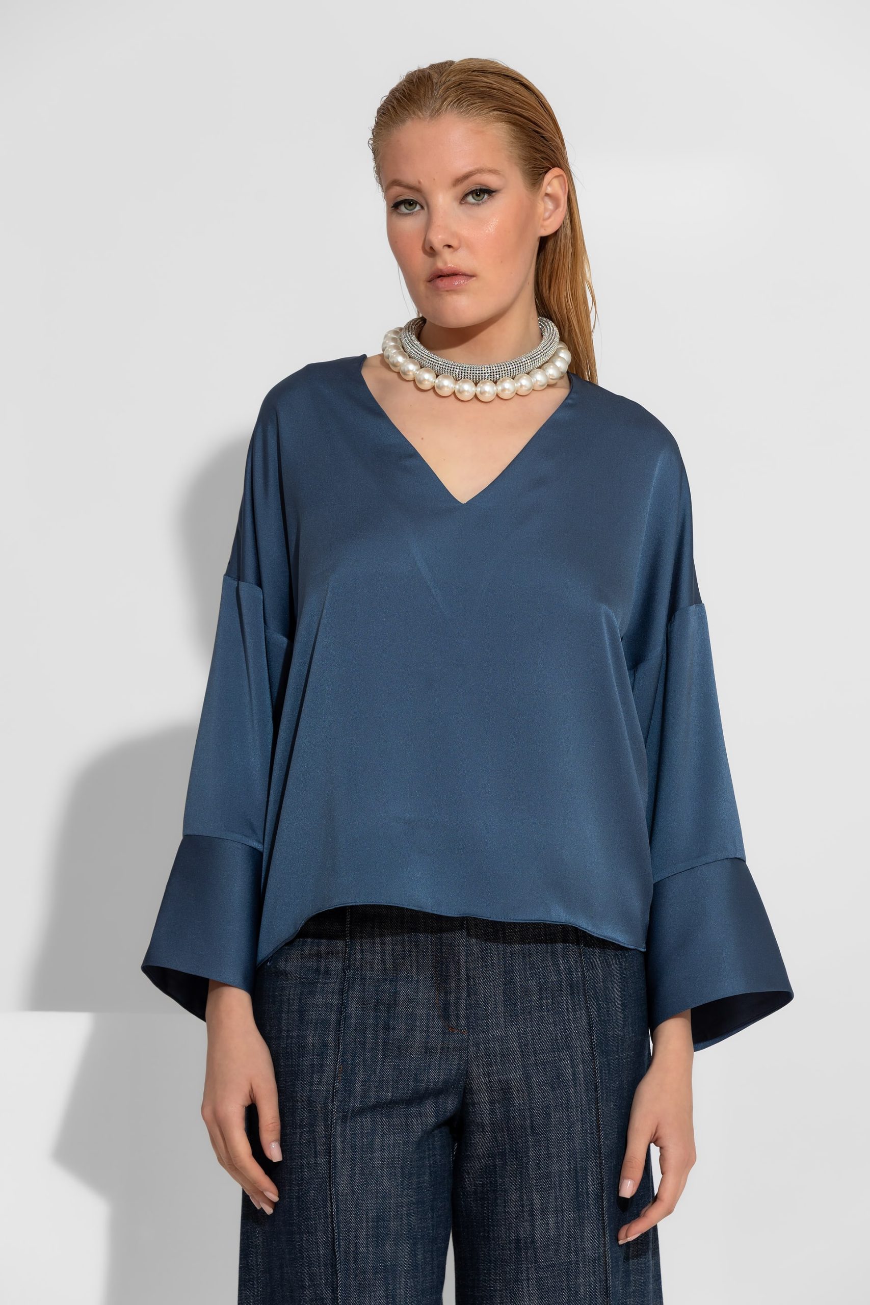 2604011-89-satin-blouse Daisy Σατέν Μπλούζα Με -V- Ντεκολτέ - Image 1