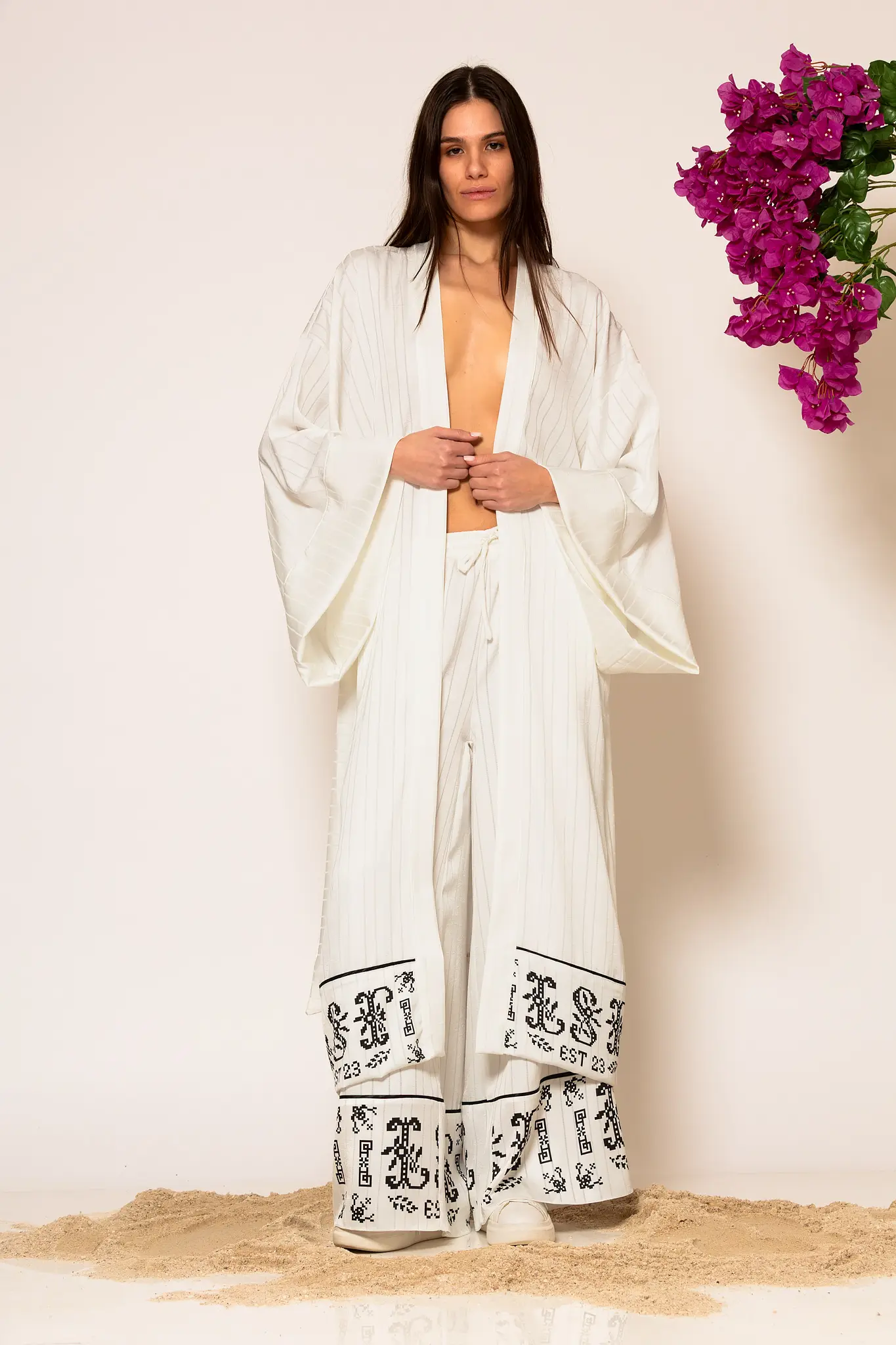 2689002-149-kimono (1) Semedaki Σατέν Μακρύ Κιμονό με Logo Print - Image 1
